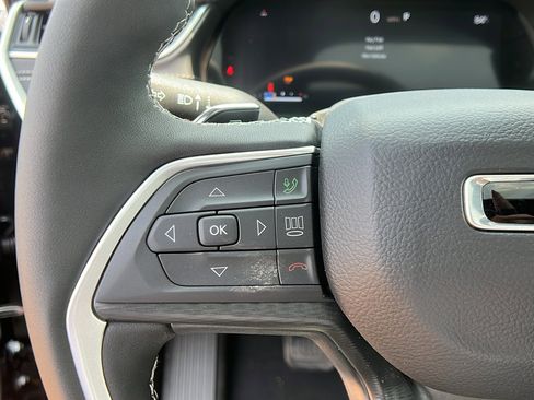 New 2025 Jeep Grand Cherokee 4WD image 25