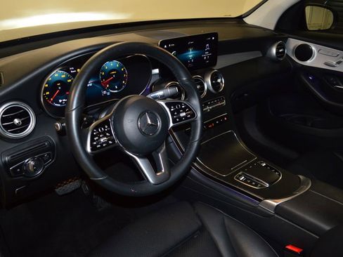 Certified 2022 Mercedes-Benz GLC 300 image 4