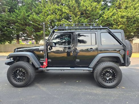 Used 2017 Jeep Wrangler Unlimited Sport w/ Quick Order Package 24S AWD/4WD image 3