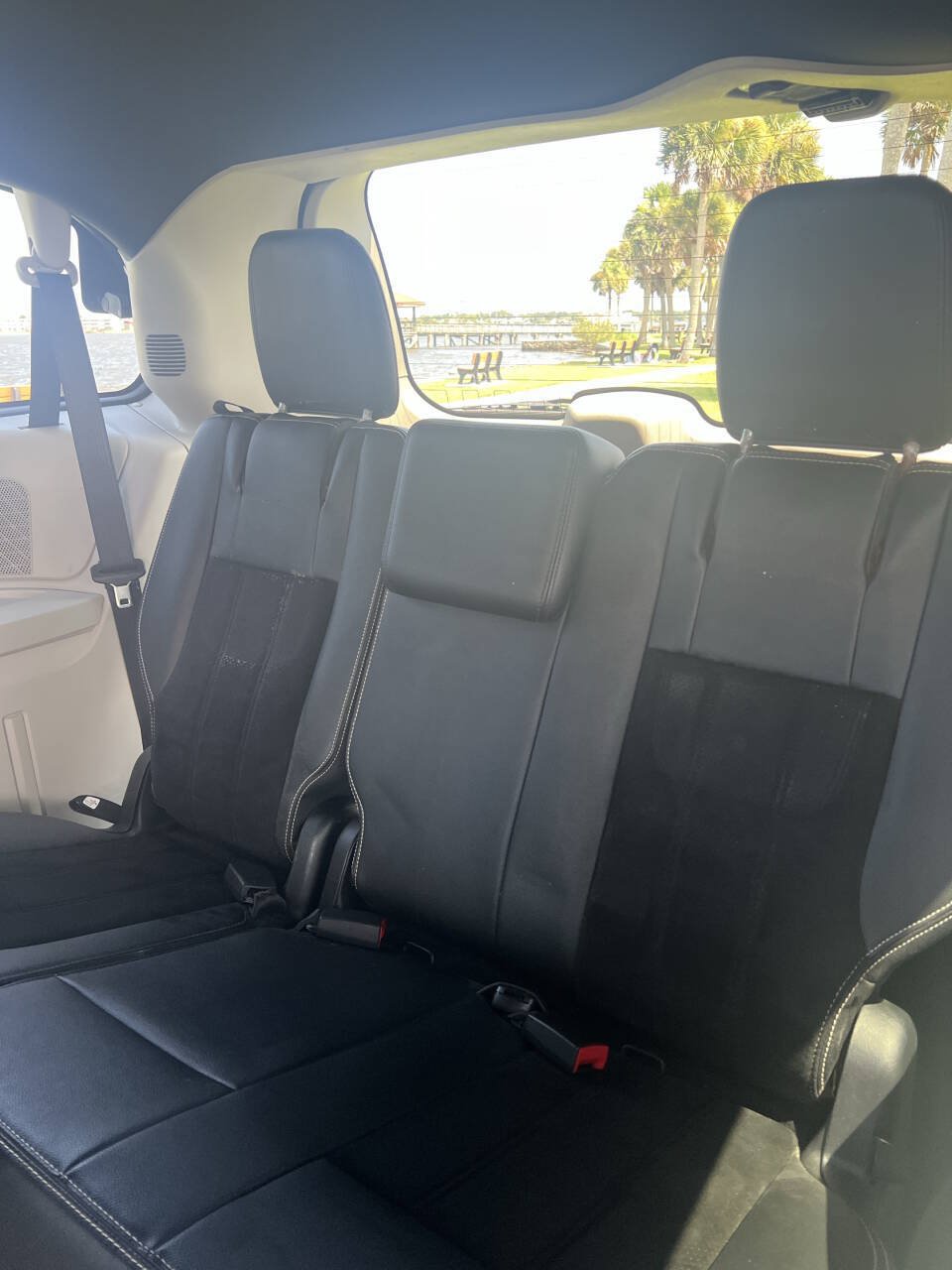Used 2016 Dodge Grand Caravan SXT FWD image 16