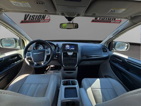 Used 2012 Chrysler Town & Country Touring-L w/ Driver Convenience Group image 29