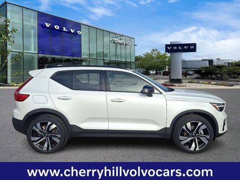 Certified 2025 Volvo XC40 B5 Plus w/ Protection Package Premier image 8