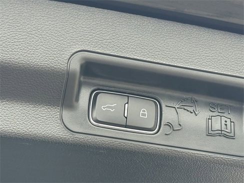 Certified 2023 Ford Explorer XLT image 28