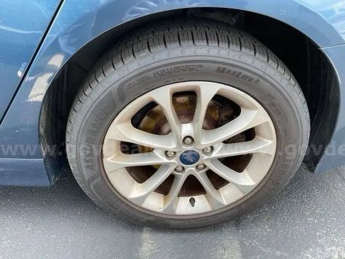 Used 2019 Ford Fusion SE FWD image 12