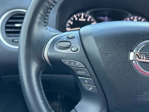 Used 2020 Nissan Pathfinder SV image 27