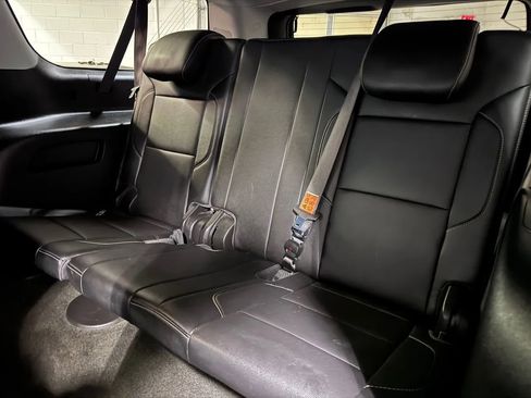 Used 2018 Chevrolet Suburban LT RWD image 16