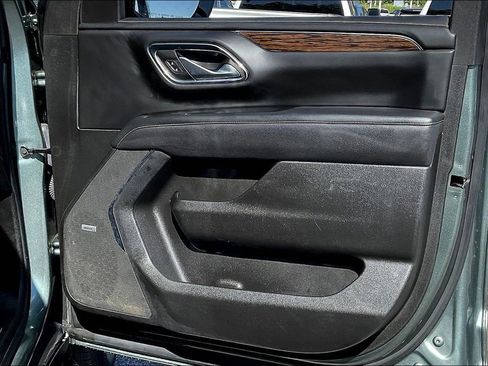 Used 2023 Chevrolet Suburban Premier AWD/4WD image 18