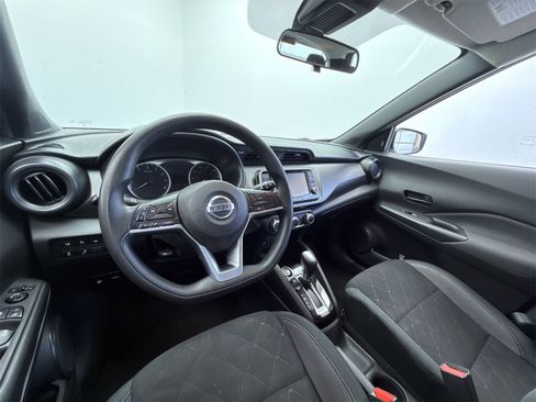 Used 2020 Nissan Kicks S image 12
