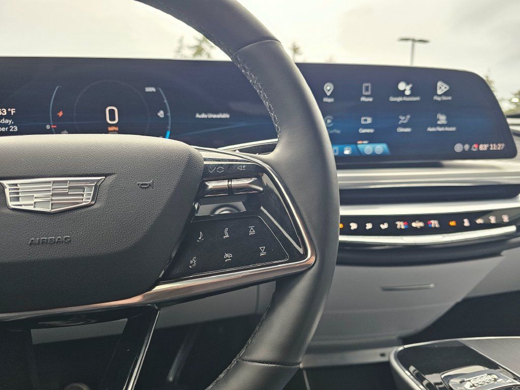Certified 2024 Cadillac Lyriq Luxury AWD/4WD image 35