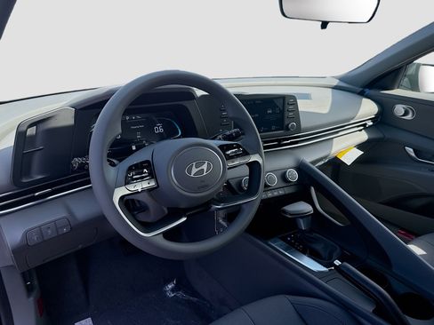 New 2026 Hyundai Elantra SE FWD image 7