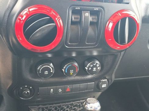 Used 2015 Jeep Wrangler Sport w/ Quick Order Package 24S AWD/4WD image 8