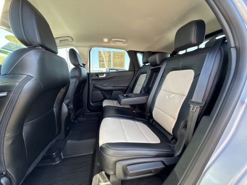 Certified 2022 Ford Escape Titanium w/ Titanium Elite Package image 26