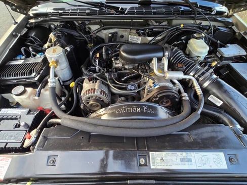 Used 2000 Chevrolet S10 Pickup 4x4 Extended Cab w/ Preferred Equipment Group image 24