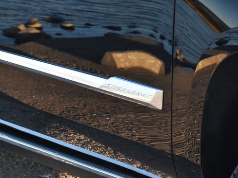 Used 2015 Cadillac Escalade Premium AWD/4WD image 17