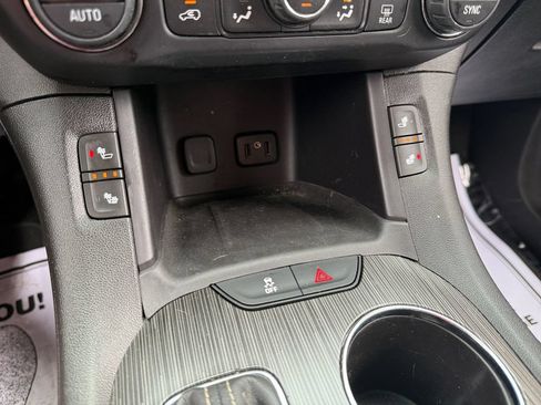 Used 2018 GMC Acadia SLT AWD/4WD image 25