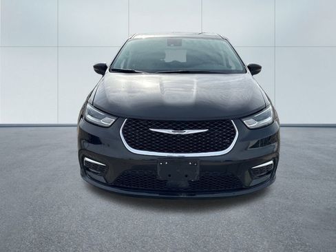 Certified 2023 Chrysler Pacifica Touring-L image 10