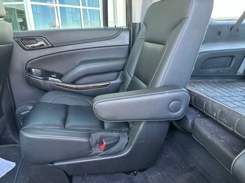 Used 2020 Chevrolet Suburban LT AWD/4WD image 34