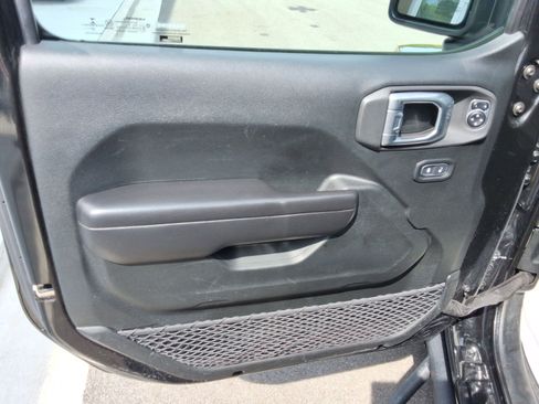 Used 2021 Jeep Gladiator Sport image 22