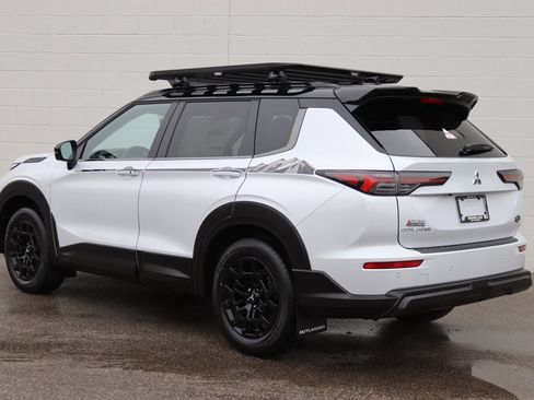 New 2026 Mitsubishi Outlander Trail Edition image 3