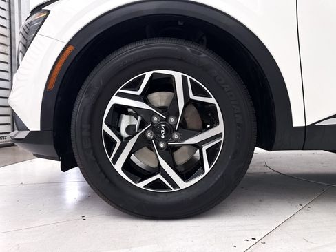 Certified 2024 Kia Sportage LX FWD image 14