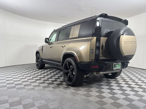 New 2026 Land Rover Defender 110 X-Dynamic SE image 3