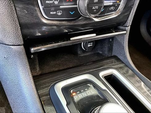 Used 2016 Chrysler 300 Limited RWD image 24