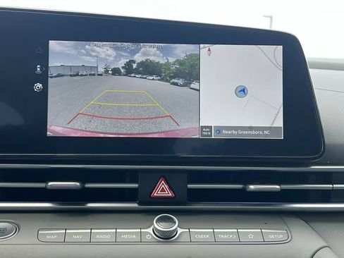 Certified 2025 Hyundai Elantra SEL FWD image 18