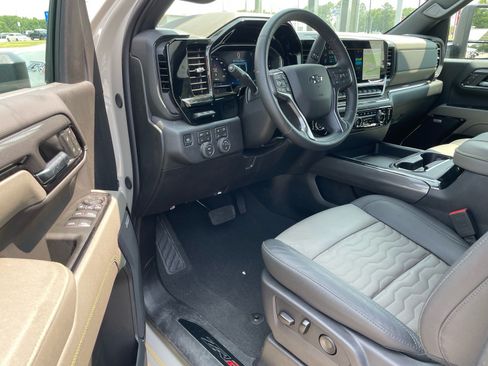 Used 2026 Chevrolet Silverado 2500 ZR2 AWD/4WD image 4