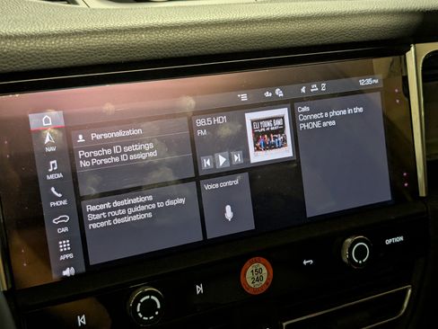 Used 2025 Porsche Macan image 33