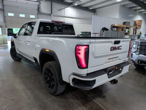 Used 2025 GMC Sierra 2500 AT4 w/ AT4 Premium Plus Package AWD/4WD image 5