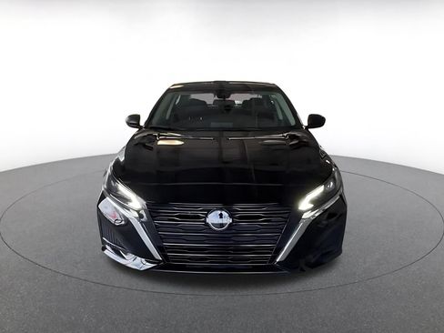 Used 2025 Nissan Altima 2.5 SV FWD image 5
