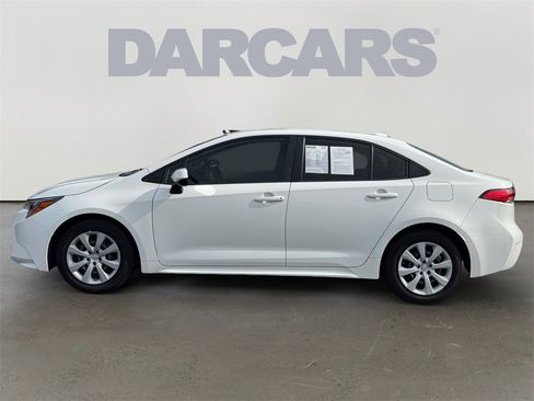 Used 2022 Toyota Corolla LE image 4