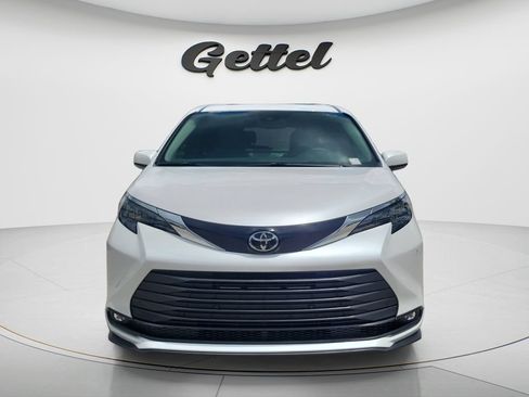 Certified 2026 Toyota Sienna XLE FWD image 2