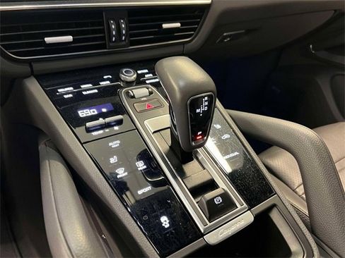 Used 2022 Porsche Cayenne Platinum Edition image 30