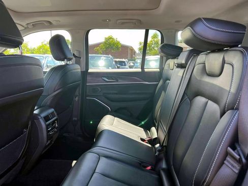 Used 2023 Jeep Grand Cherokee 4WD 4xe image 11