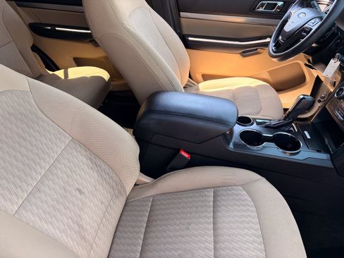 Used 2017 Ford Explorer FWD image 10