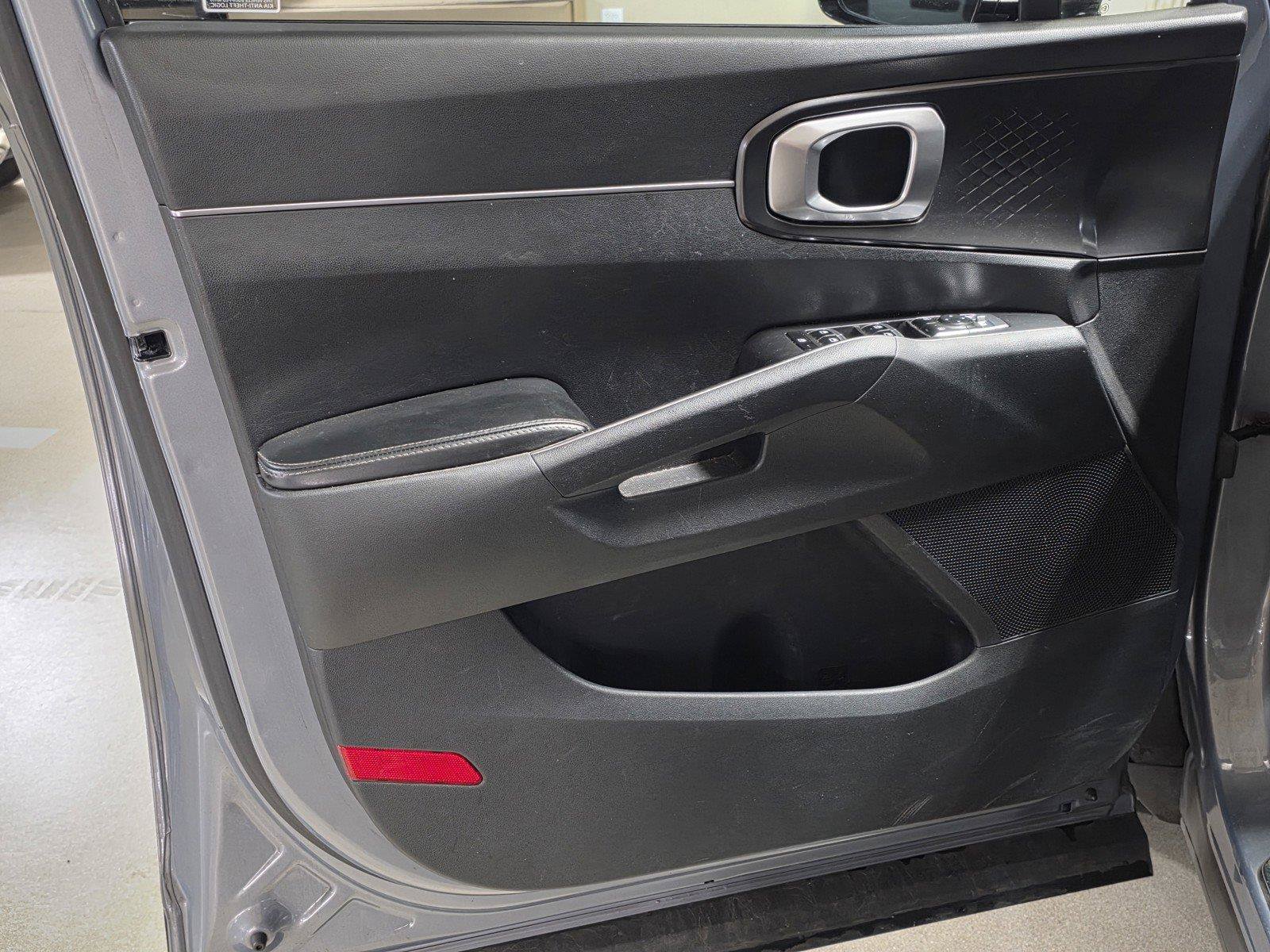 Used 2021 Kia Sorento LX FWD image 17