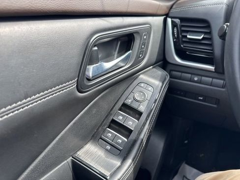 Used 2023 Nissan Rogue SL w/ SL Premium Package image 17