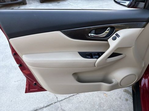 Used 2015 Nissan Rogue SL image 16