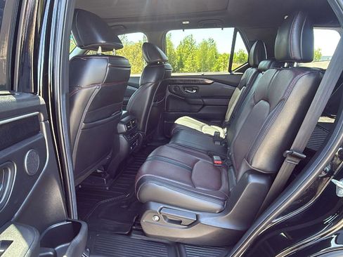 Certified 2025 Honda Pilot Black Edition image 23