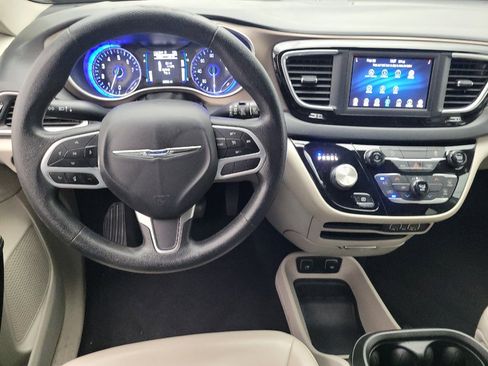 Used 2021 Chrysler Voyager Lxi image 22