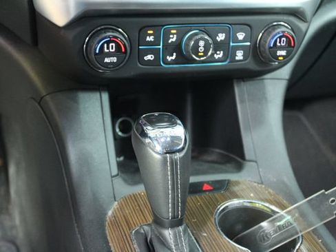 Used 2017 GMC Acadia SLE FWD image 19