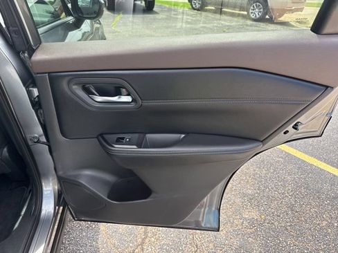 Used 2023 Nissan Rogue SL FWD image 14