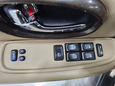 Used 2004 Buick Rainier CXL image 27