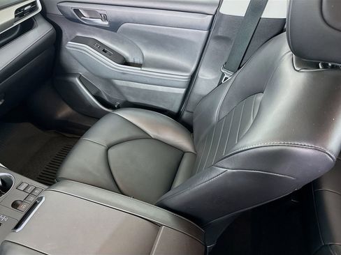 Used 2023 Toyota Highlander XLE image 24