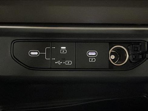 Used 2025 Kia Carnival FWD image 39