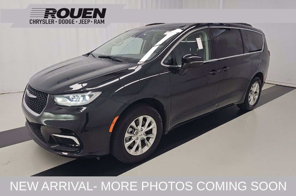 Used 2022 Chrysler Pacifica Touring-L AWD/4WD image 1