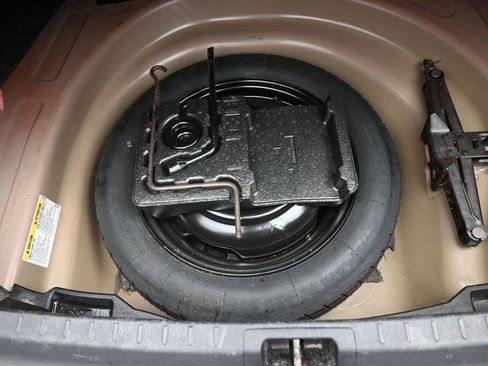 Used 2017 Toyota Corolla L image 2