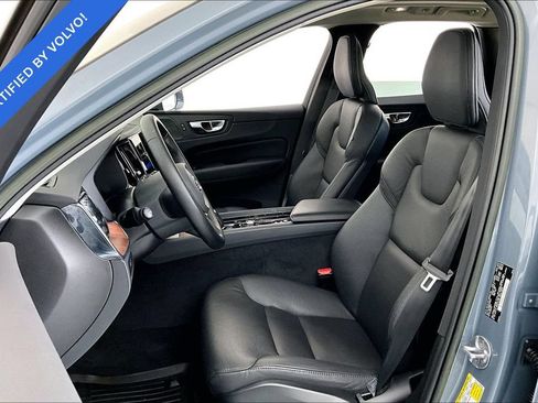 Certified 2023 Volvo XC60 B5 Plus AWD/4WD image 32