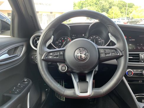 Used 2022 Alfa Romeo Giulia Veloce RWD image 19